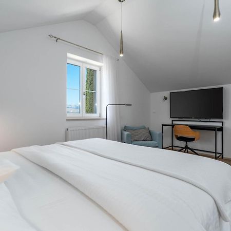New Villa Ani! Traditional And Luxurious 4-Bedroom Villa With Heated Pool And Sea Views Postira Bagian luar foto