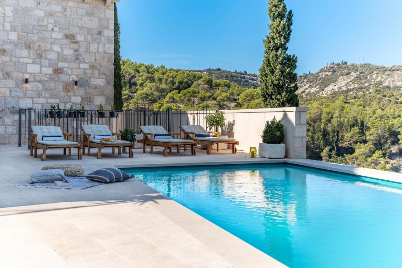 New Villa Ani! Traditional And Luxurious 4-Bedroom Villa With Heated Pool And Sea Views Postira Bagian luar foto