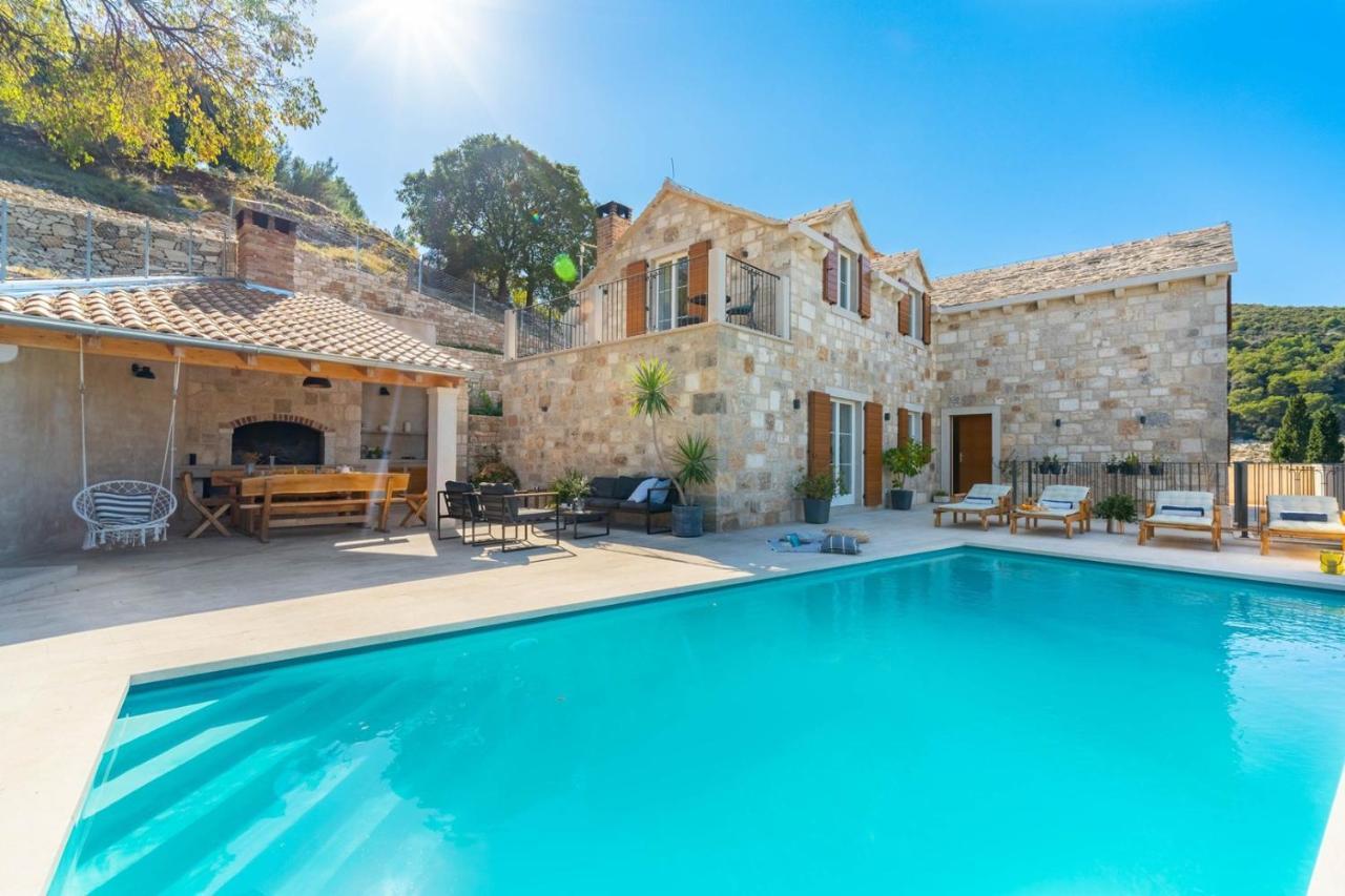 New Villa Ani! Traditional And Luxurious 4-Bedroom Villa With Heated Pool And Sea Views Postira Bagian luar foto