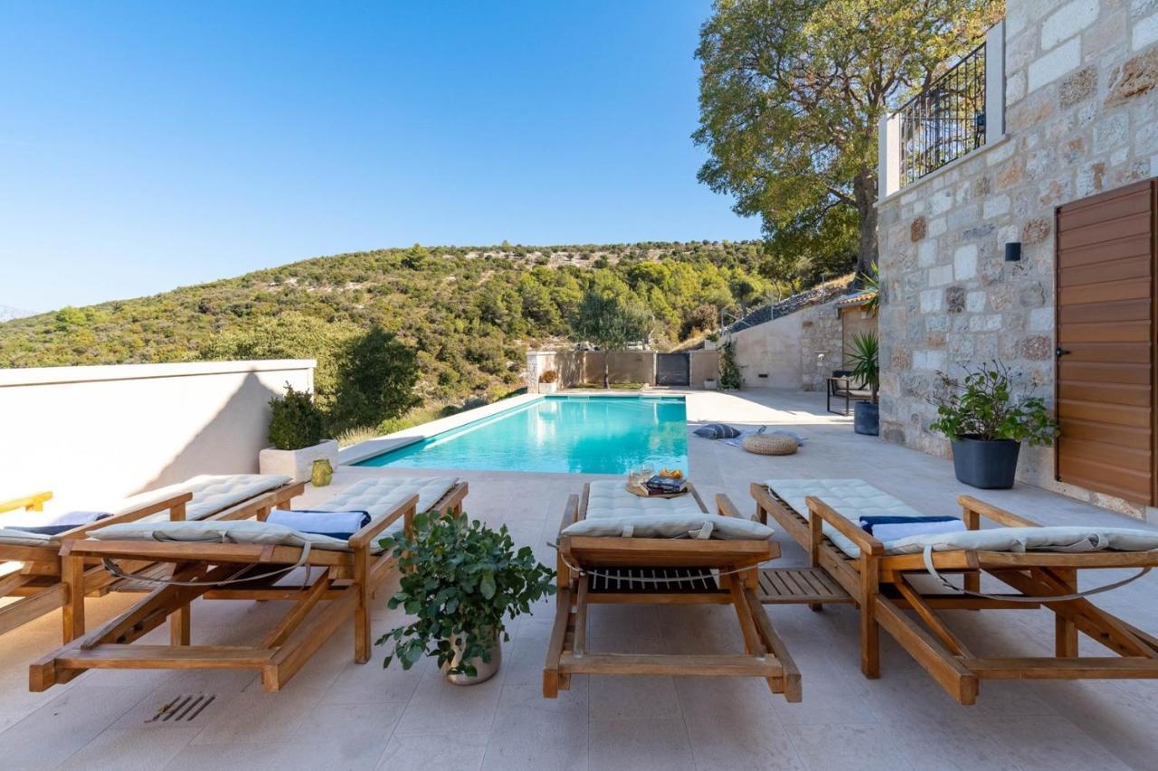 New Villa Ani! Traditional And Luxurious 4-Bedroom Villa With Heated Pool And Sea Views Postira Bagian luar foto