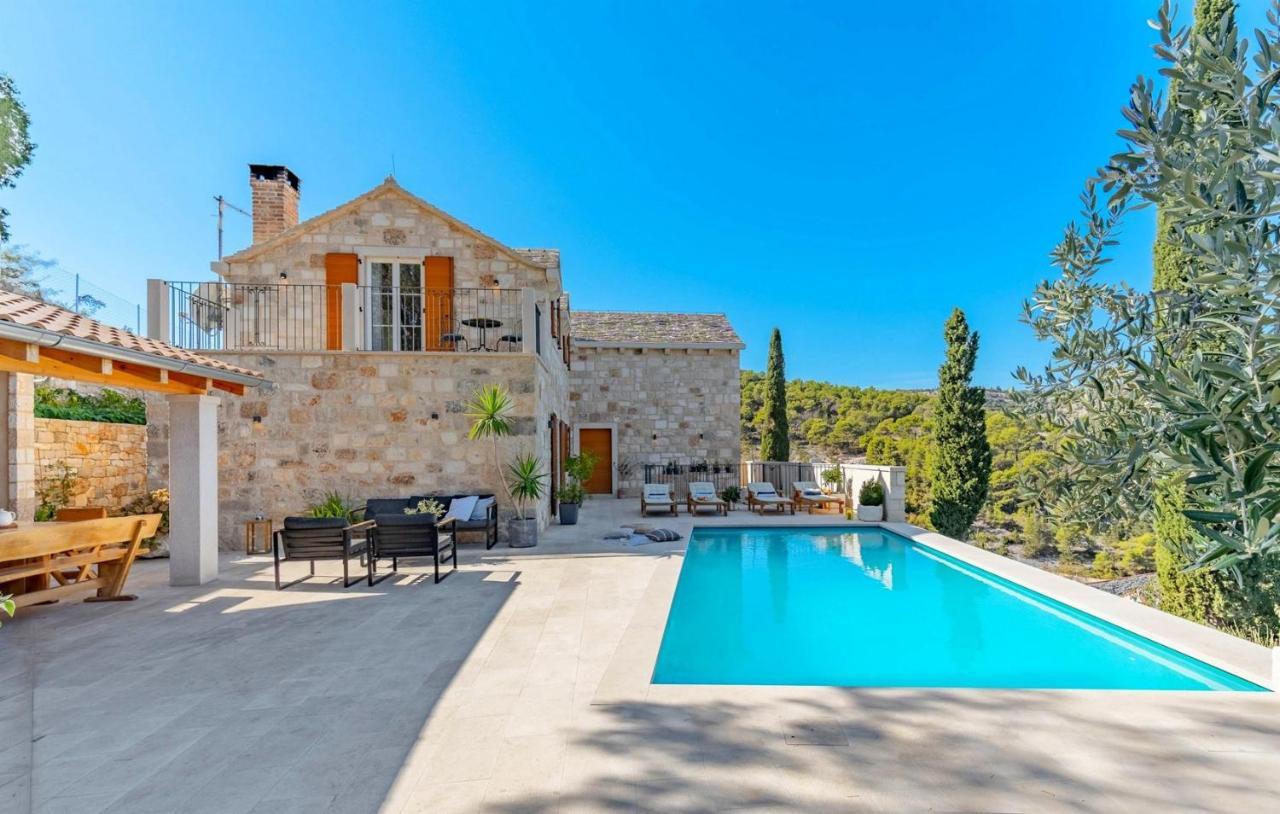 New Villa Ani! Traditional And Luxurious 4-Bedroom Villa With Heated Pool And Sea Views Postira Bagian luar foto