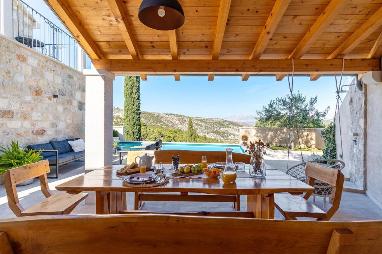 New Villa Ani! Traditional And Luxurious 4-Bedroom Villa With Heated Pool And Sea Views Postira Bagian luar foto