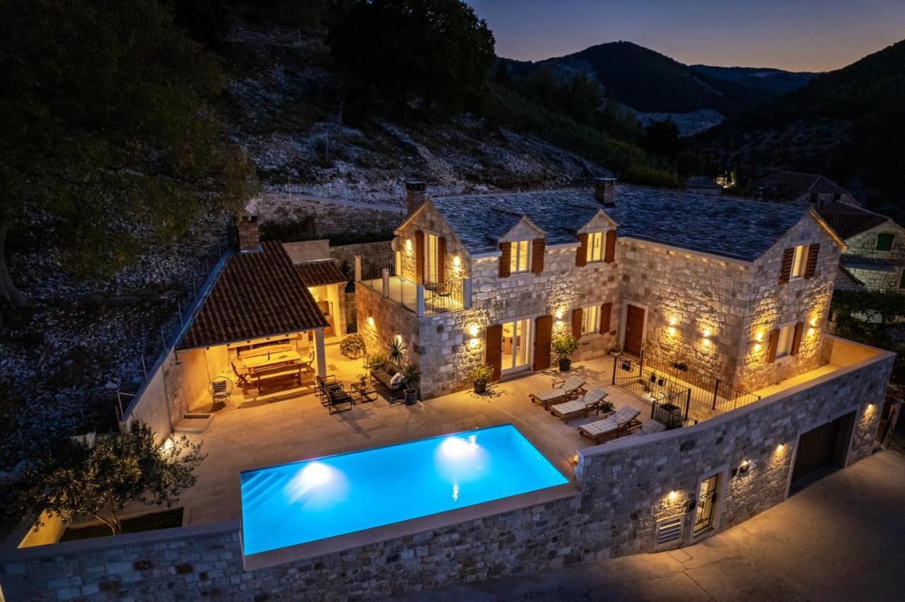 New Villa Ani! Traditional And Luxurious 4-Bedroom Villa With Heated Pool And Sea Views Postira Bagian luar foto