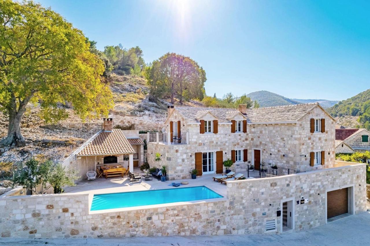 New Villa Ani! Traditional And Luxurious 4-Bedroom Villa With Heated Pool And Sea Views Postira Bagian luar foto