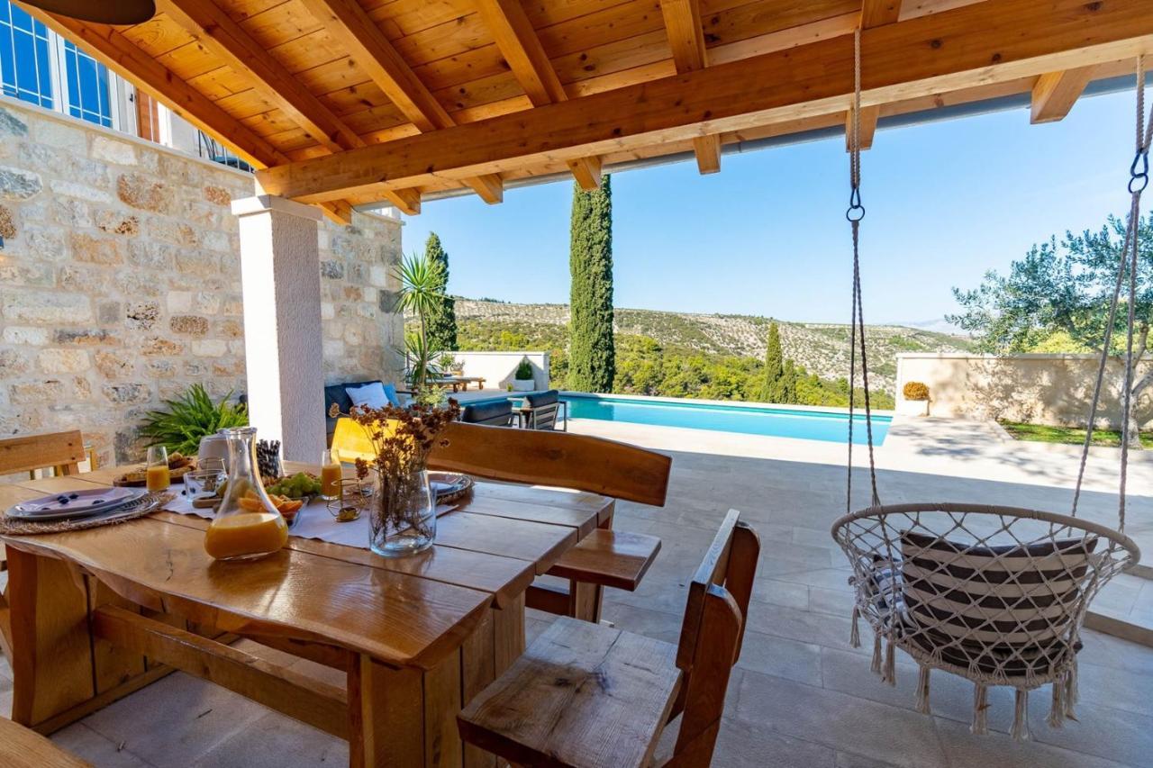 New Villa Ani! Traditional And Luxurious 4-Bedroom Villa With Heated Pool And Sea Views Postira Bagian luar foto