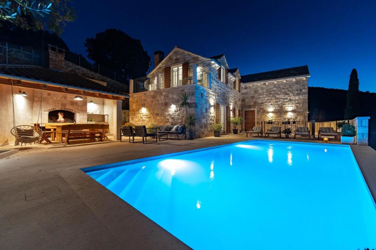 New Villa Ani! Traditional And Luxurious 4-Bedroom Villa With Heated Pool And Sea Views Postira Bagian luar foto