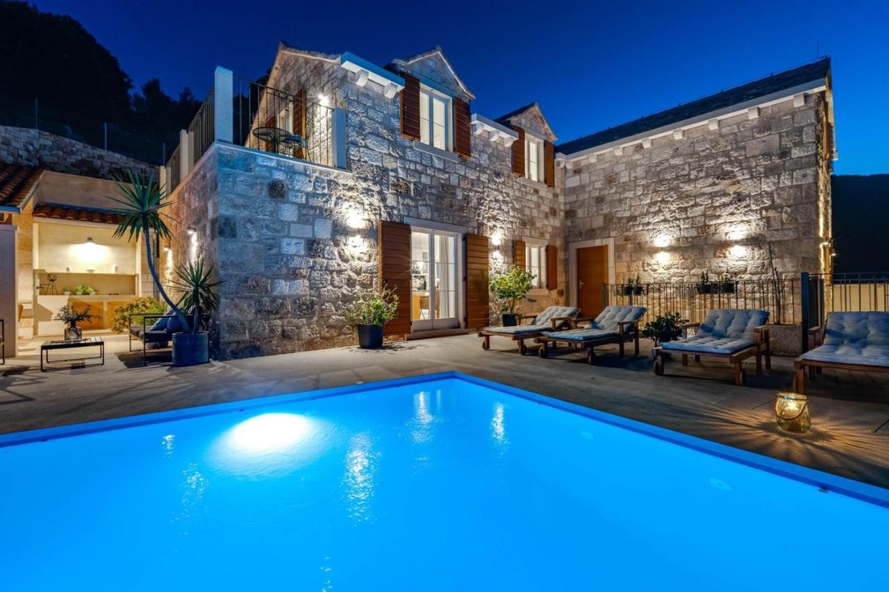 New Villa Ani! Traditional And Luxurious 4-Bedroom Villa With Heated Pool And Sea Views Postira Bagian luar foto