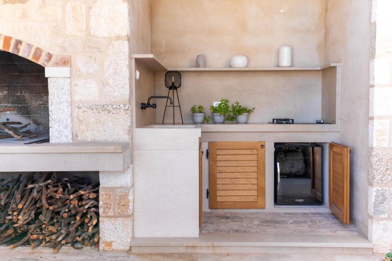 New Villa Ani! Traditional And Luxurious 4-Bedroom Villa With Heated Pool And Sea Views Postira Bagian luar foto
