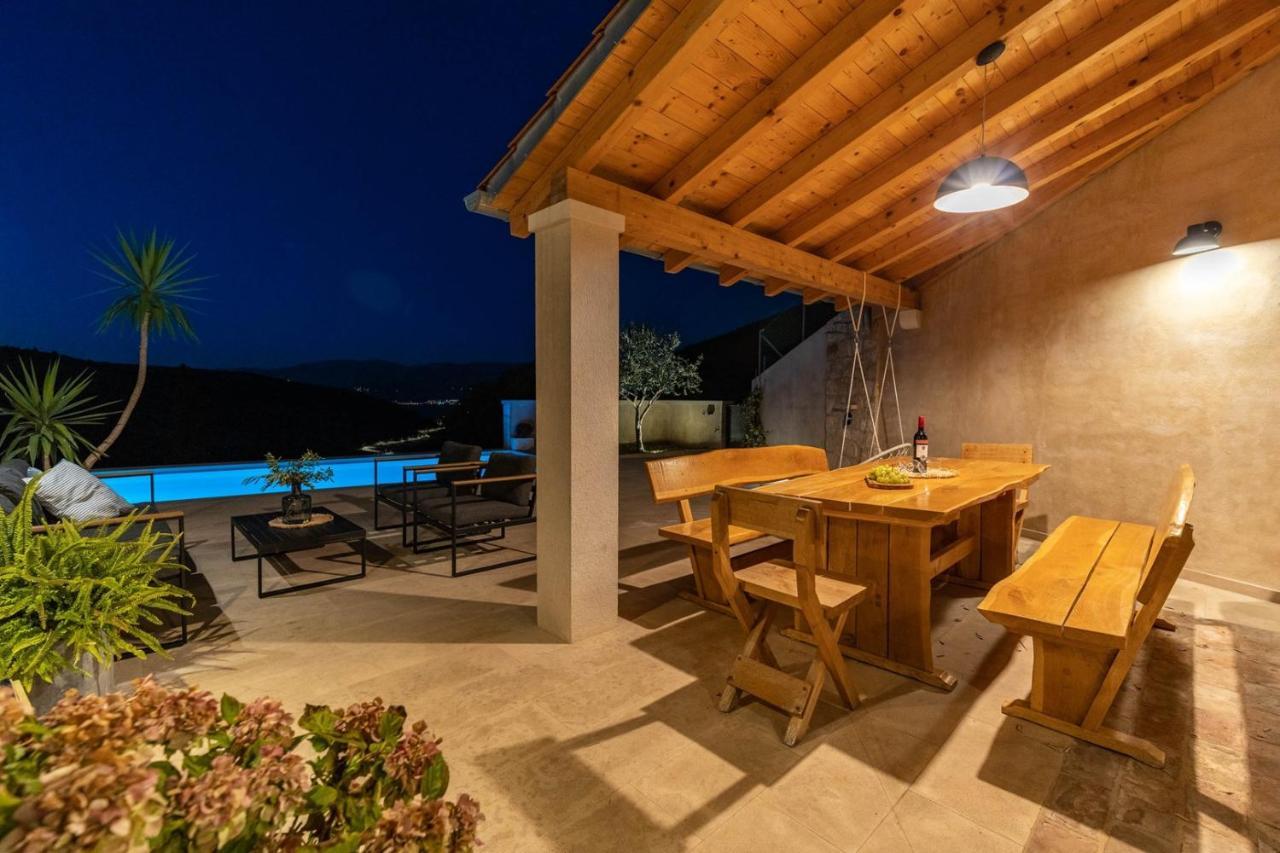 New Villa Ani! Traditional And Luxurious 4-Bedroom Villa With Heated Pool And Sea Views Postira Bagian luar foto