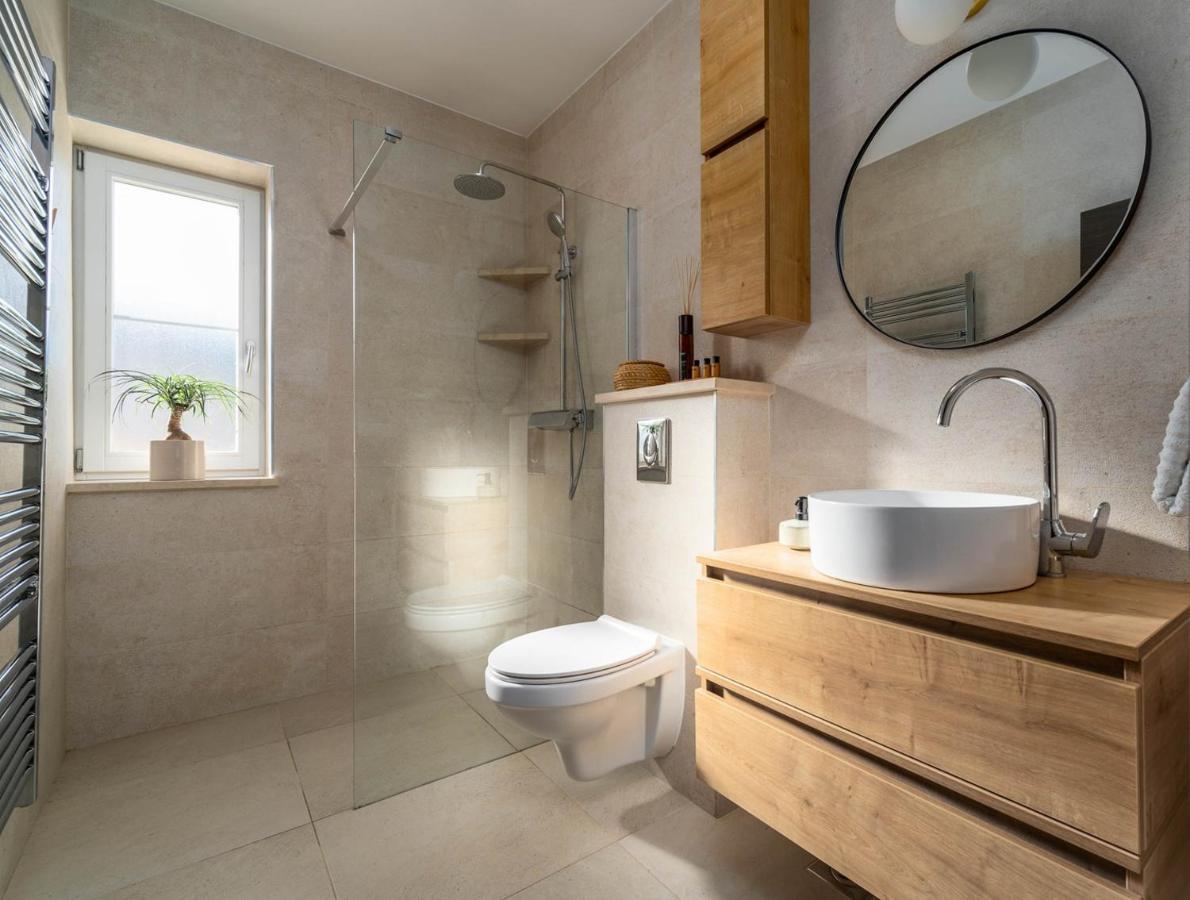 New Villa Ani! Traditional And Luxurious 4-Bedroom Villa With Heated Pool And Sea Views Postira Bagian luar foto