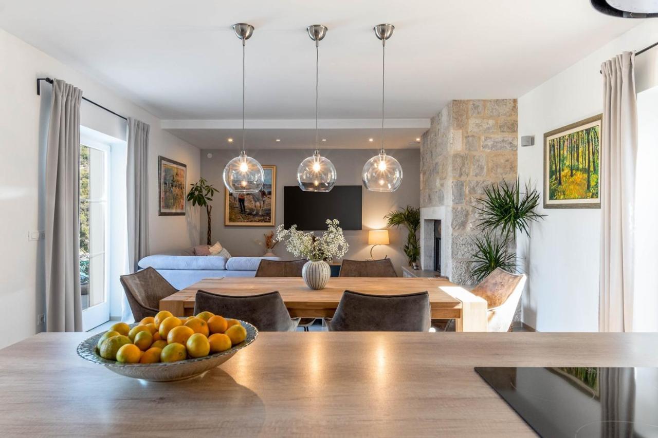 New Villa Ani! Traditional And Luxurious 4-Bedroom Villa With Heated Pool And Sea Views Postira Bagian luar foto