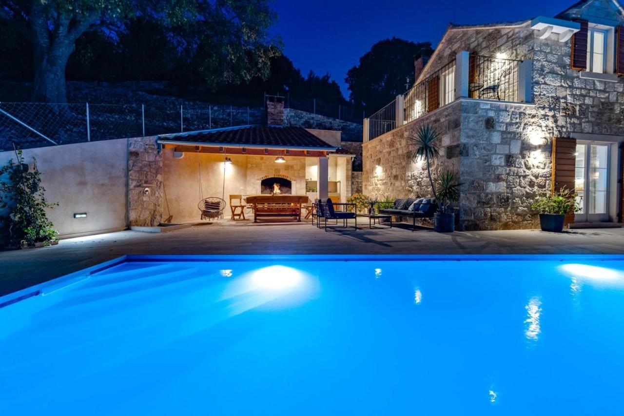 New Villa Ani! Traditional And Luxurious 4-Bedroom Villa With Heated Pool And Sea Views Postira Bagian luar foto